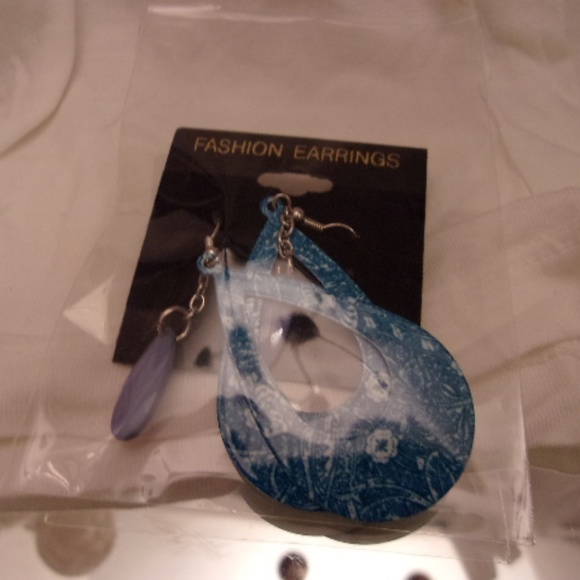 LG NY&CO TOP, 2 NWT EARRINGS. K6 - Picture 4 of 8